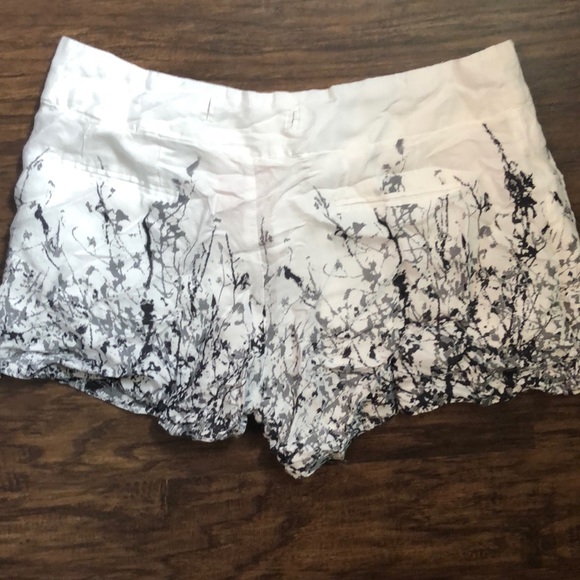 Super cute black and white shorts - Picture 3 of 5